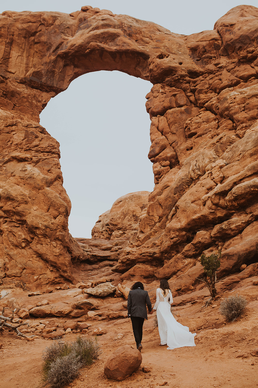 couple elopes at Arches National Park