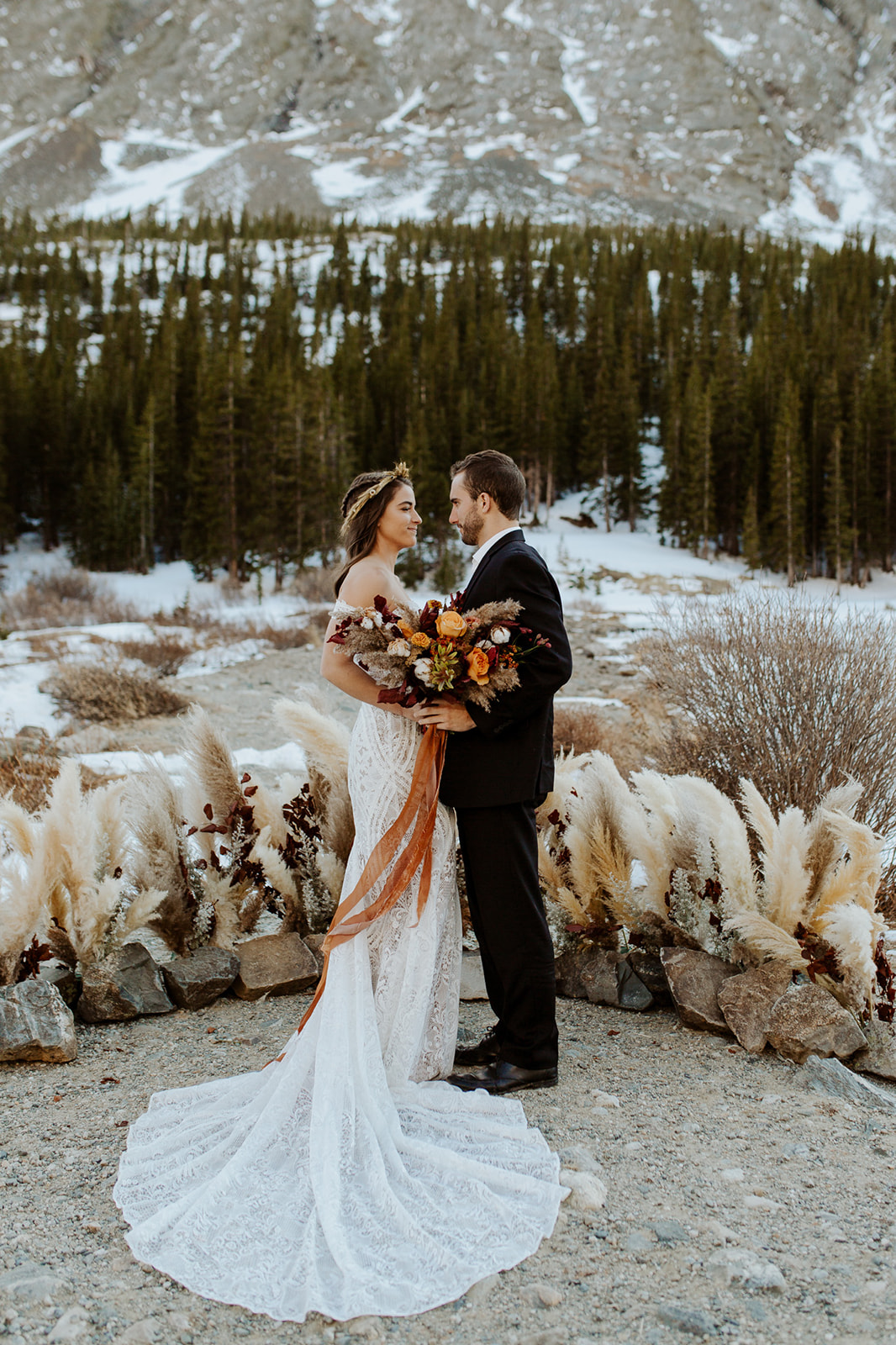 couple gets married at Breckenridge elopement in the snow