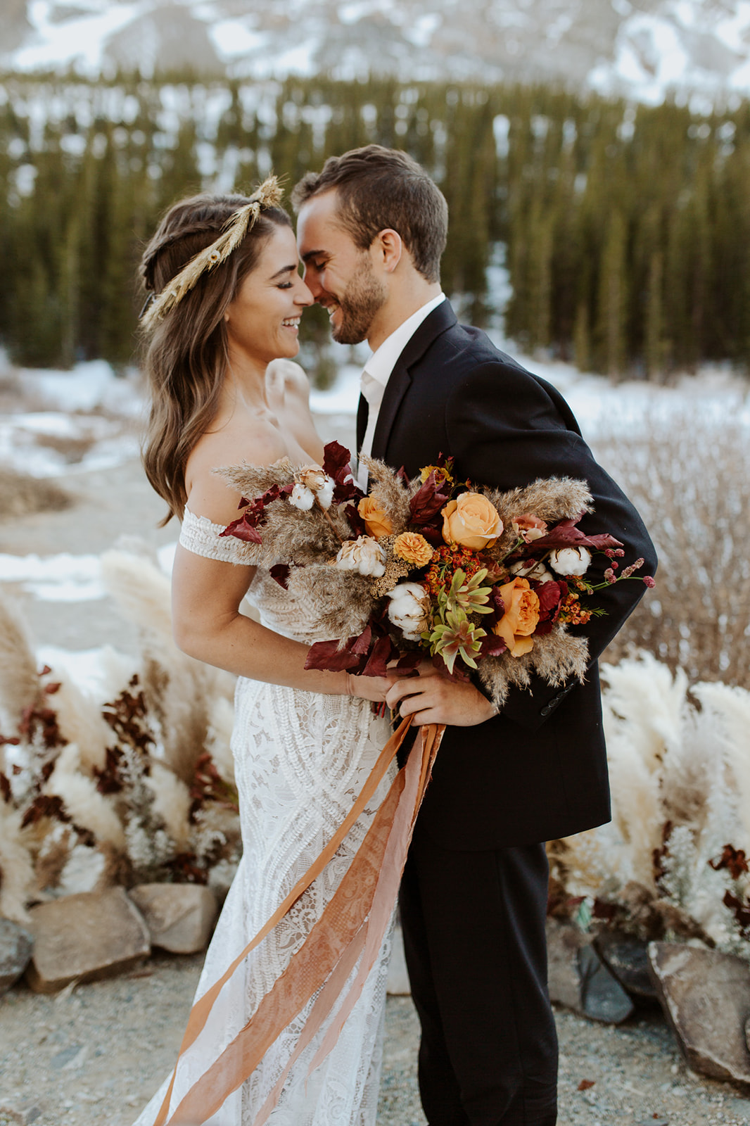 couple gets married at Breckenridge elopement in the snow