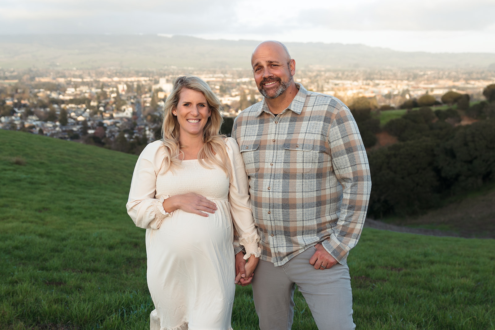 Maternity photoshoot during golden hour in the Petaluma hills