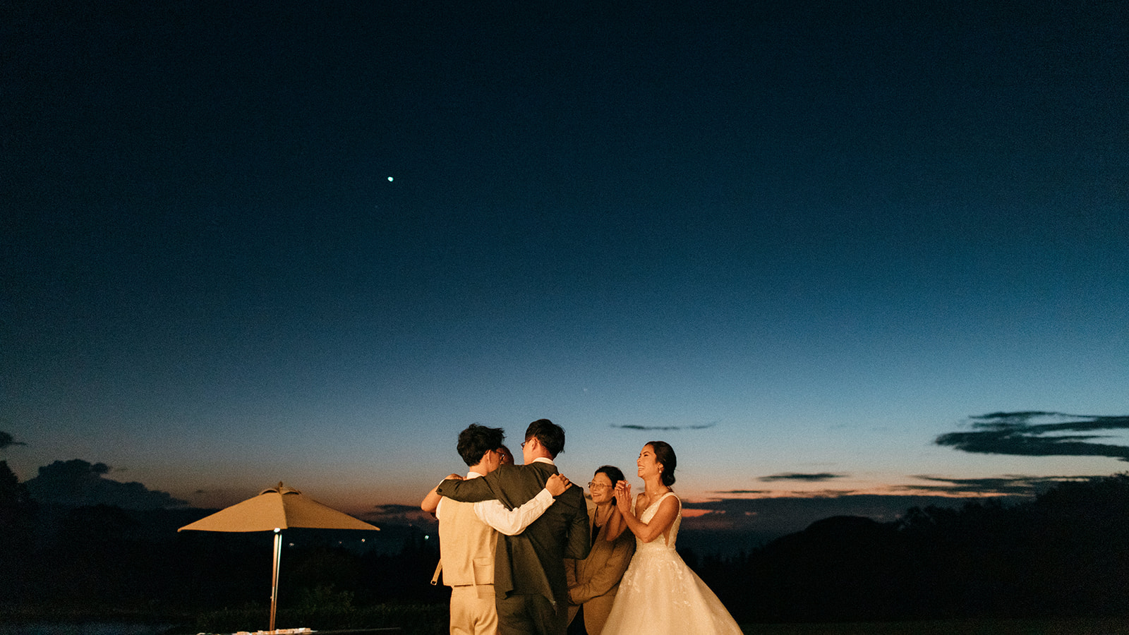 How you get meaningful yet artistic images from your wedding in Hawaii