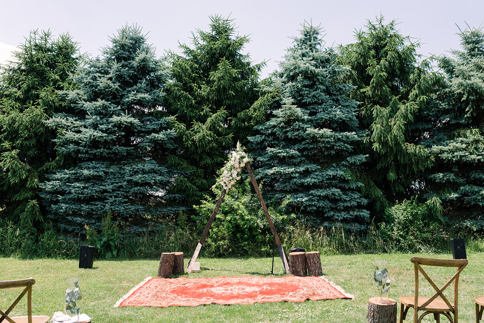 A couple had an intimate bohemian wedding in the countryside of Northeast Ohio