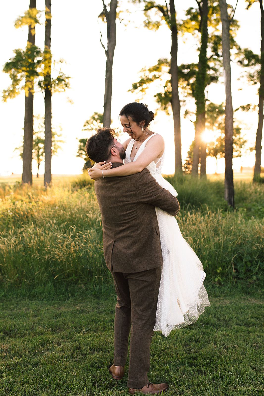Whimsical couples wedding in a warm pasture in northeast ohio