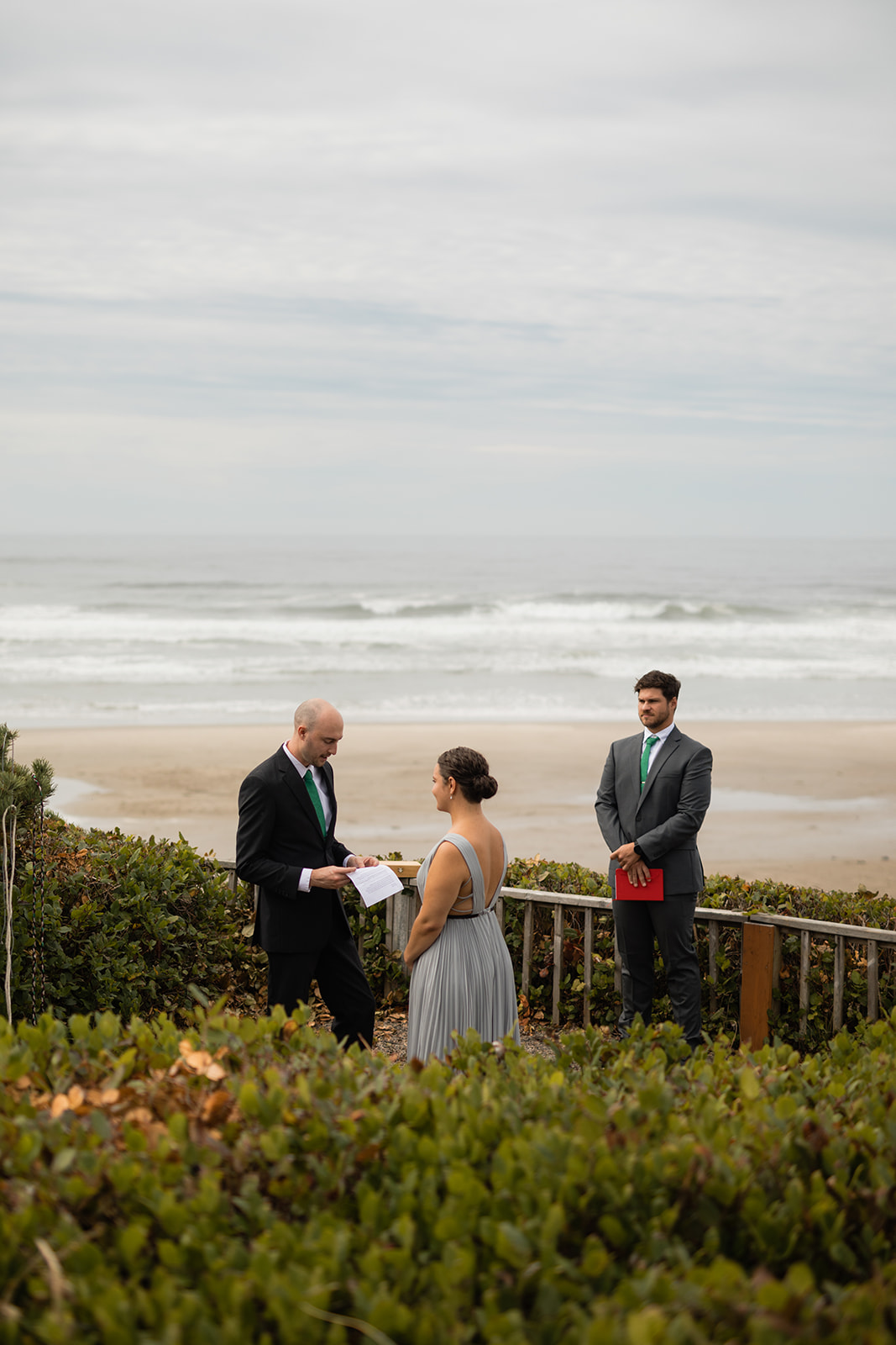 Oregon coast elopement ceremony