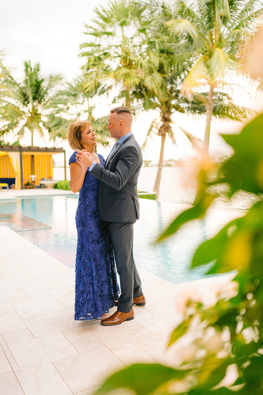 Naples Florida wedding photographer captures the beauty of the wedding reception venue
