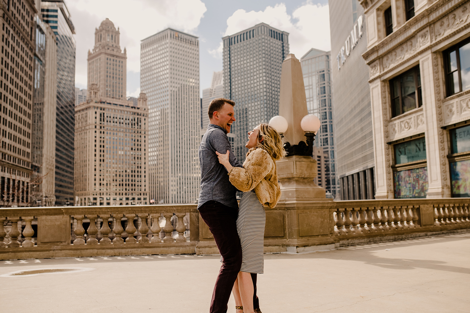 Natural and authentic moments captured in downtown Chicago
